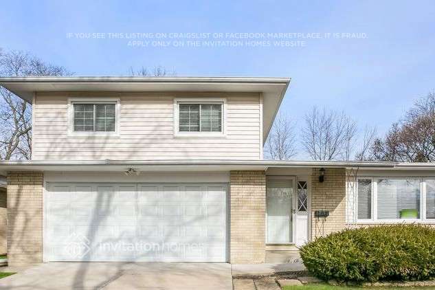 Building Photo - 1035 Iowa St