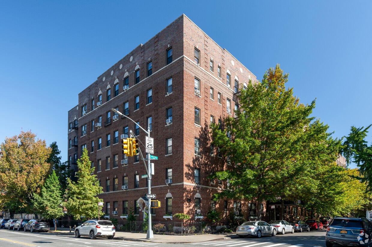 Primary Photo - 125 Hawthorne St