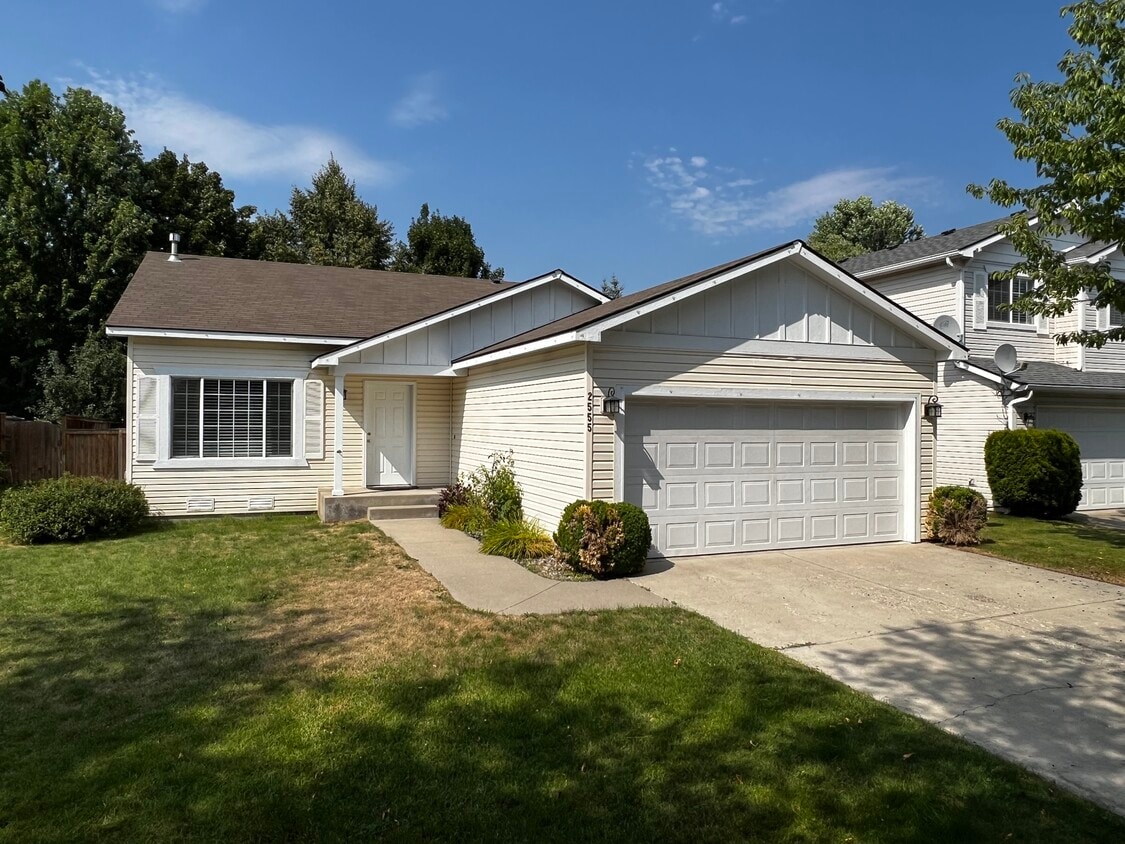 2555 W Versailles Dr, Coeur d'Alene, ID 83815 House Rental in Coeur d