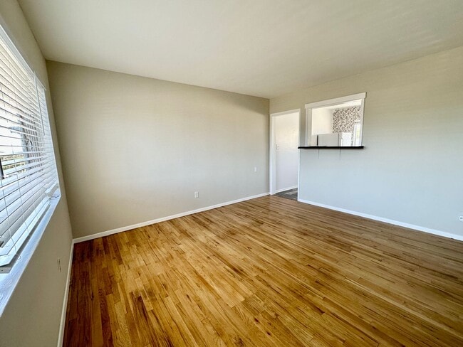 Foto del edificio - Charming Upstairs 1-Bedroom Apartment in South Park!
