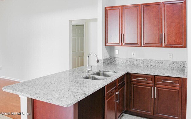 Foto del edificio - 15517 Turkoman Cir
