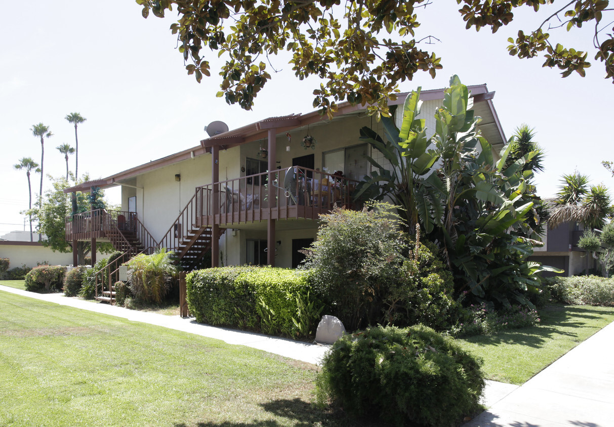 Primary Photo - 2364 W Greenacre Ave