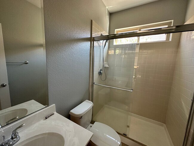 Foto del edificio - 4025 Squaw Ct - Bridgeway Lakes 95691