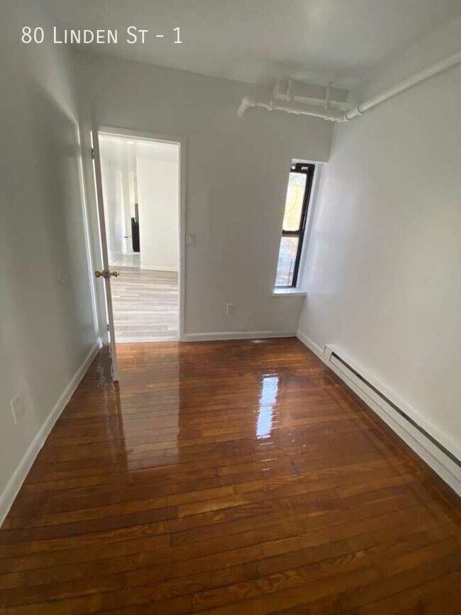 Foto del edificio - 80 Linden St