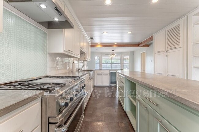Building Photo - 4643 Fleet Dr