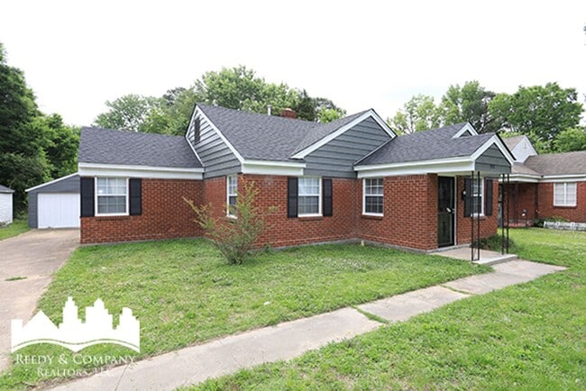 Building Photo - 992 Maria St