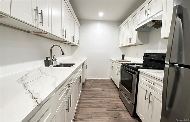 Building Photo - 2545 Sedgwick Ave