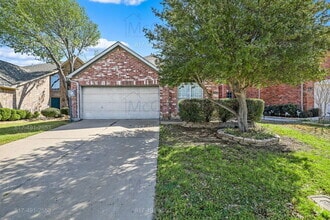 Building Photo - 2119 Amherst Dr