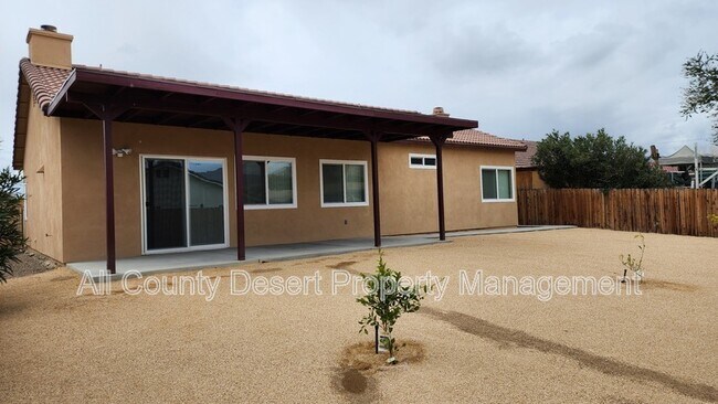 Building Photo - 13700 La Mesa Dr