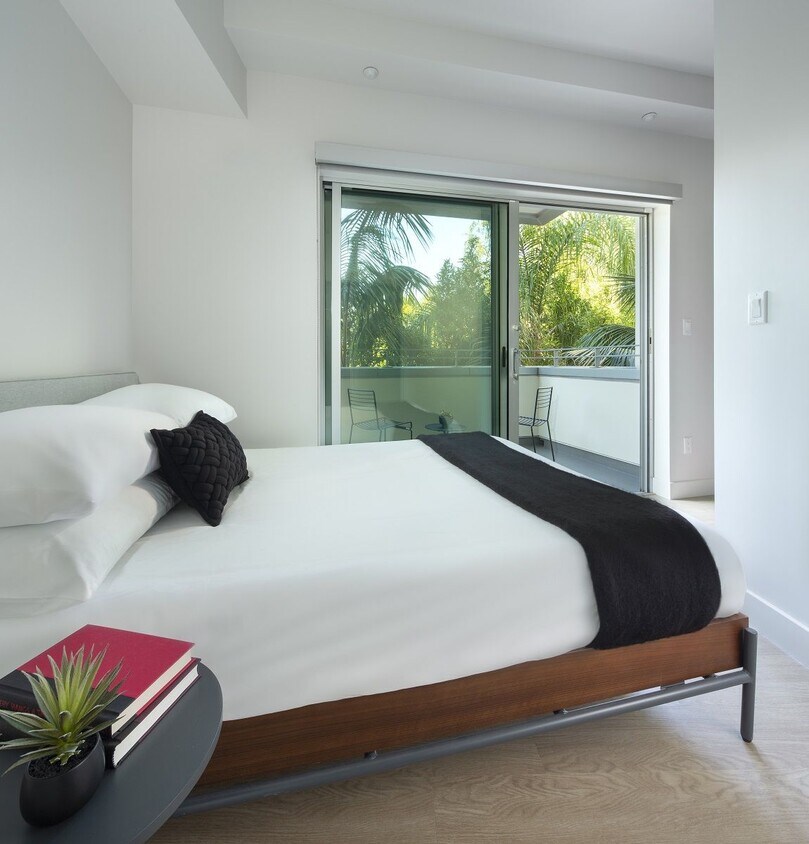 Wilshire Margot Apartments in Los Angeles, CA Westside Rentals