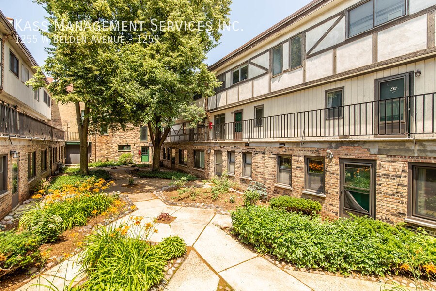 Foto principal - 1255 W Belden Ave