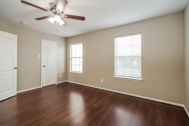 Building Photo - 4601 Clemwood Ln