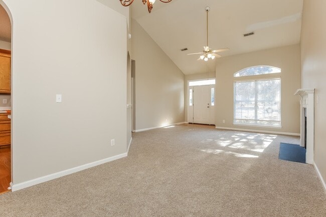 Building Photo - 119 Round Table Lane
