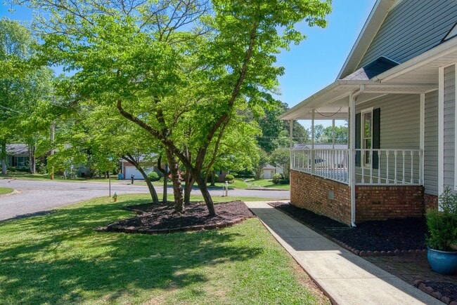 Building Photo - 1110 Berkshire Dr