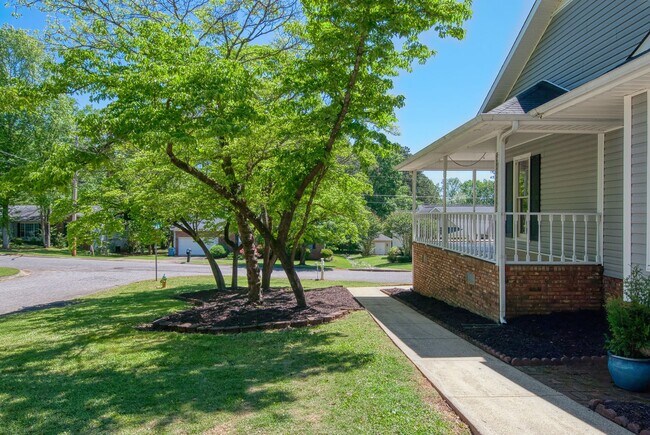 Foto del edificio - 1110 Berkshire Dr