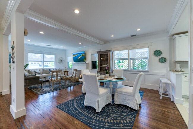 Building Photo - 423 Flamingo Dr