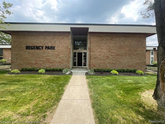 Foto del edificio - 4200 Rochester Rd