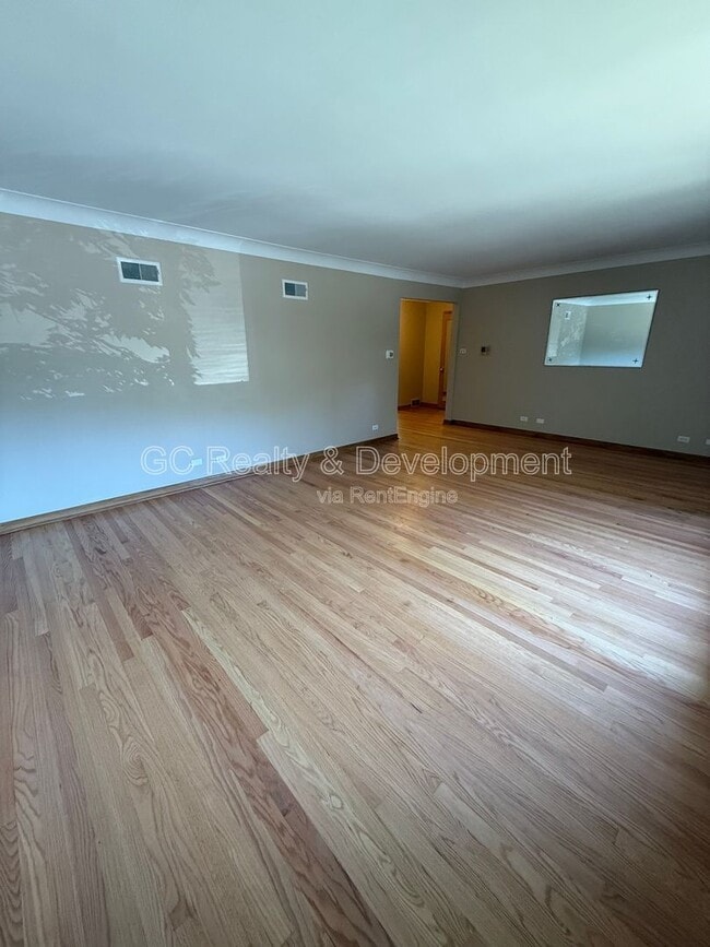 Building Photo - 10650 S Claremont Ave