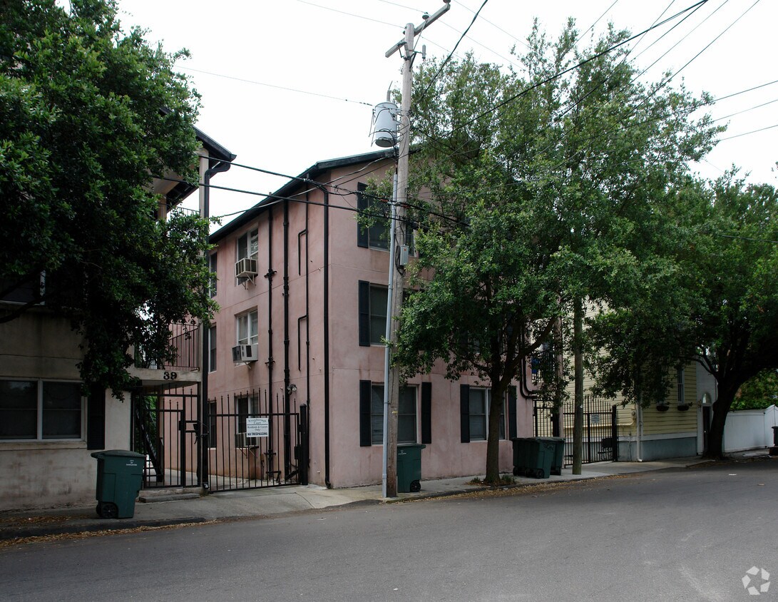 Building Photo - Wraggborough Court