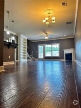 Building Photo - 140 Townview Dr