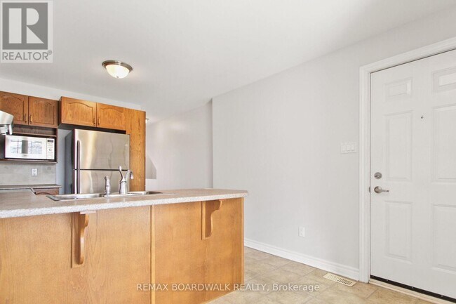 Photo du bâtiment - 393 Chapman Mills Dr