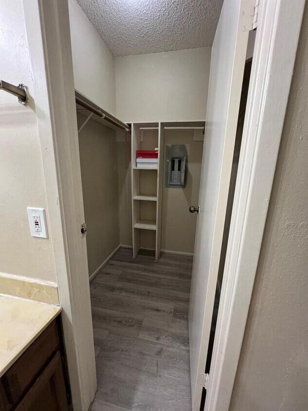 Building Photo - 17417 Red Oak Dr