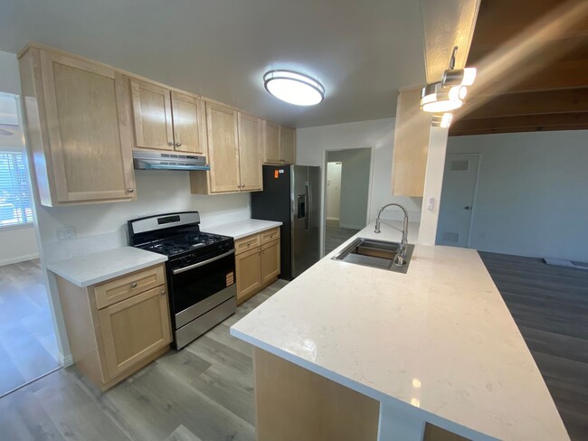 Building Photo - 3-Bed, 1-Bath Home, + Bonus Room/Office .....