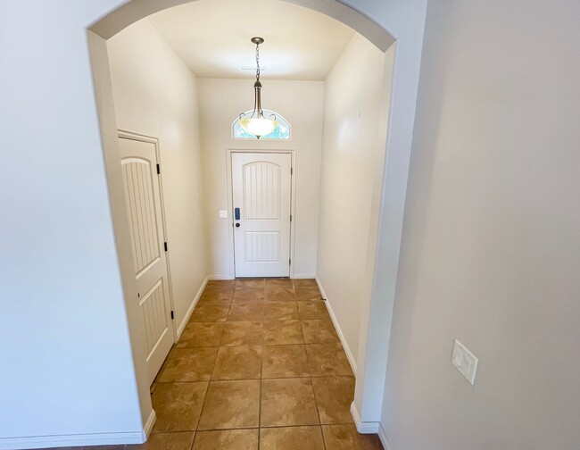 Building Photo - Beautiful 3-bed 2-bath Rental Home in Hurr...