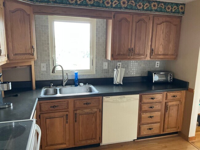 Building Photo - Private Split-Level 3bed 1.5 bath Retreat ...