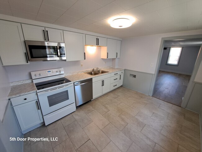 Kitchen - 716 E Main St