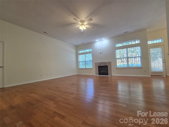 Foto del edificio - 112 Spring Grove Dr
