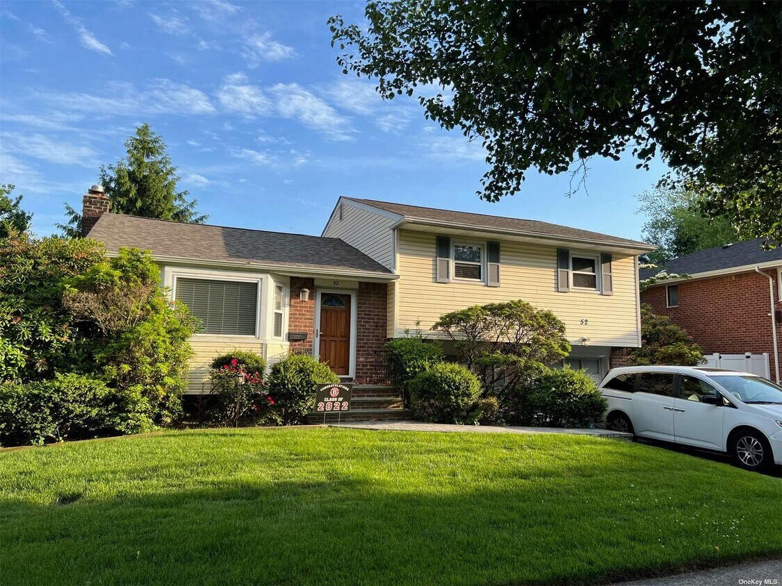52 Terrehans Ln, Syosset, NY 11791 House Rental in Syosset, NY