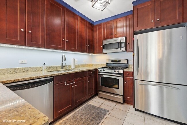 Foto del edificio - 7243 Madison St