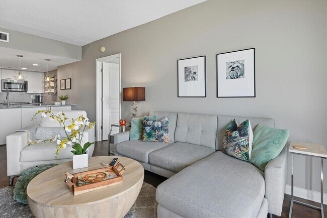 Building Photo - 300 S Duval St