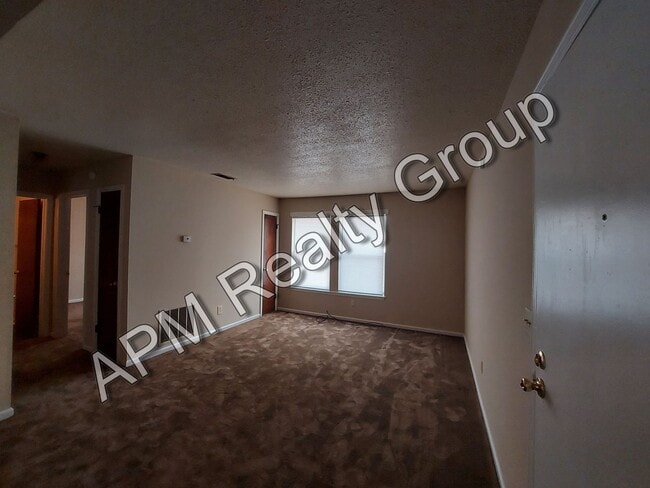 Building Photo - Upstairs two-bedroom apartment