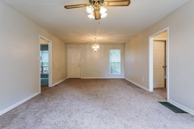 Building Photo - 1501 6th Pl NW