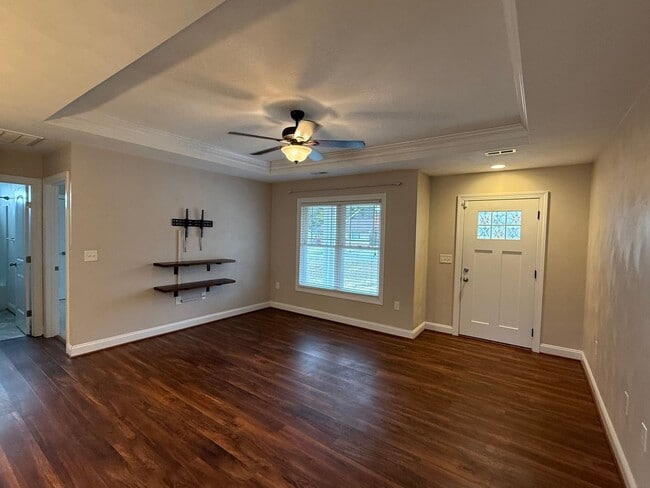 Building Photo - One Level 3 Bedroom 2 Bath Home in Hollins Area