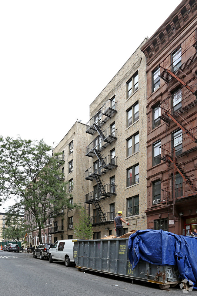 Foto del edificio - 137 W 137th St