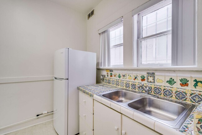 Foto del edificio - 1026 W 22nd St