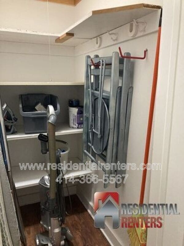 Foto del edificio - 1028 E Juneau Ave