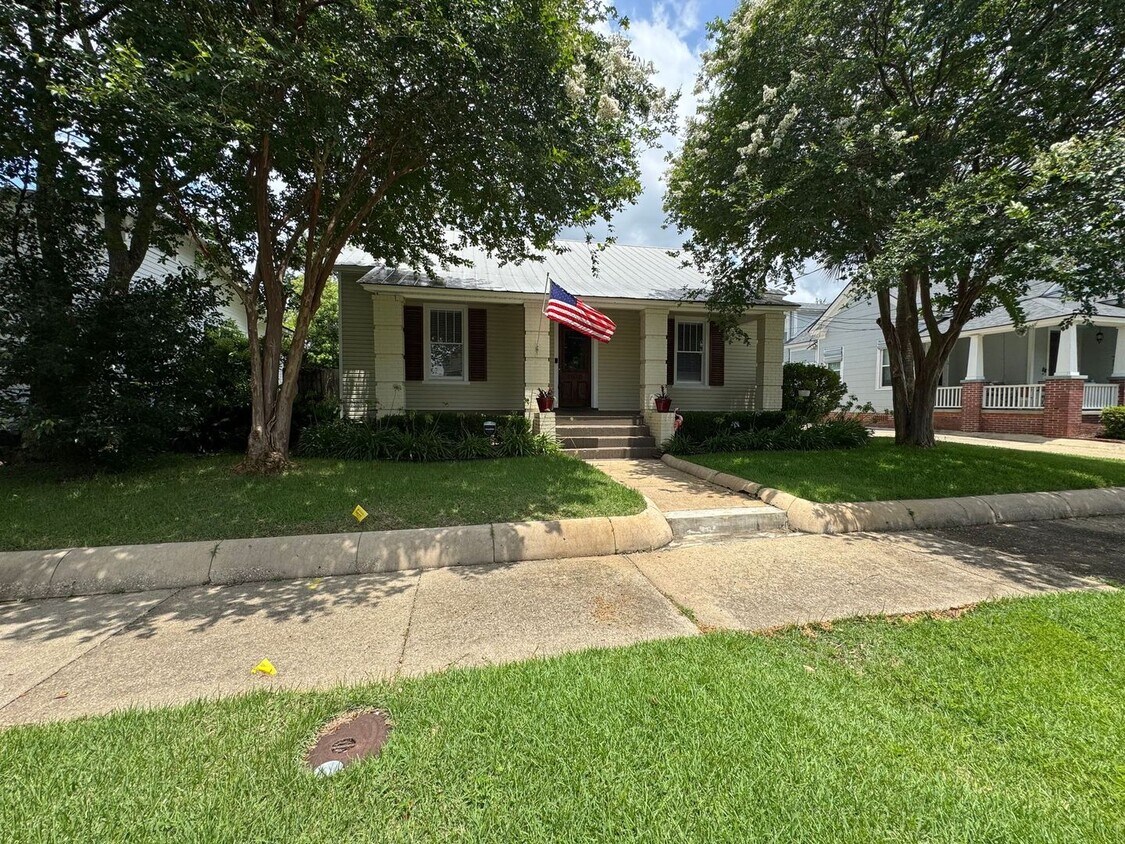 Foto principal - Pensacola - East Hill / Downtown - 4 bedro...