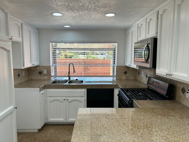 Building Photo - 12454 N PARK AVE CHINO 91710 (3 BED / 2.5 ...