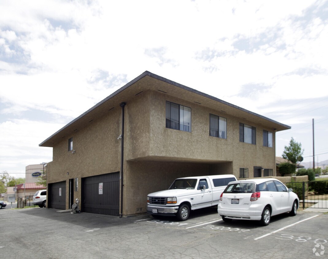 Foto del edificio - 38009-38023 R Ave E