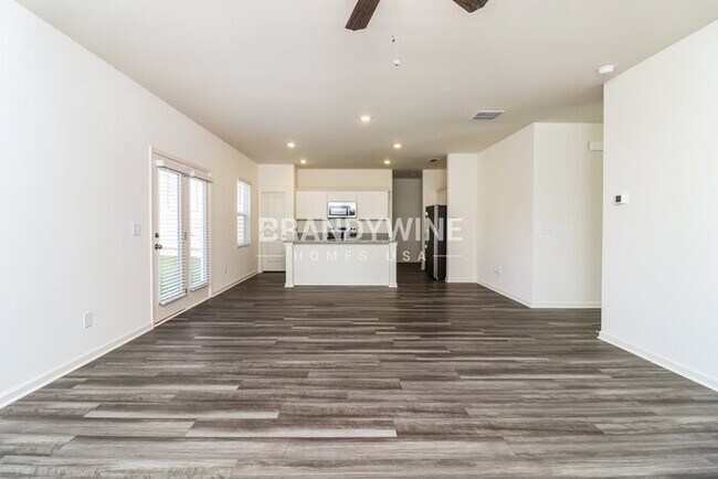 Building Photo - 546 Otway Lp