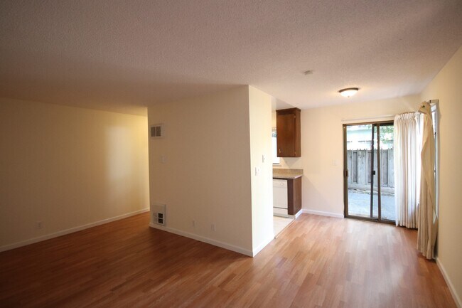 Foto del edificio - 2145 Cedar St