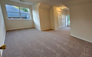 Building Photo - 2202 Cherry Hill Ct