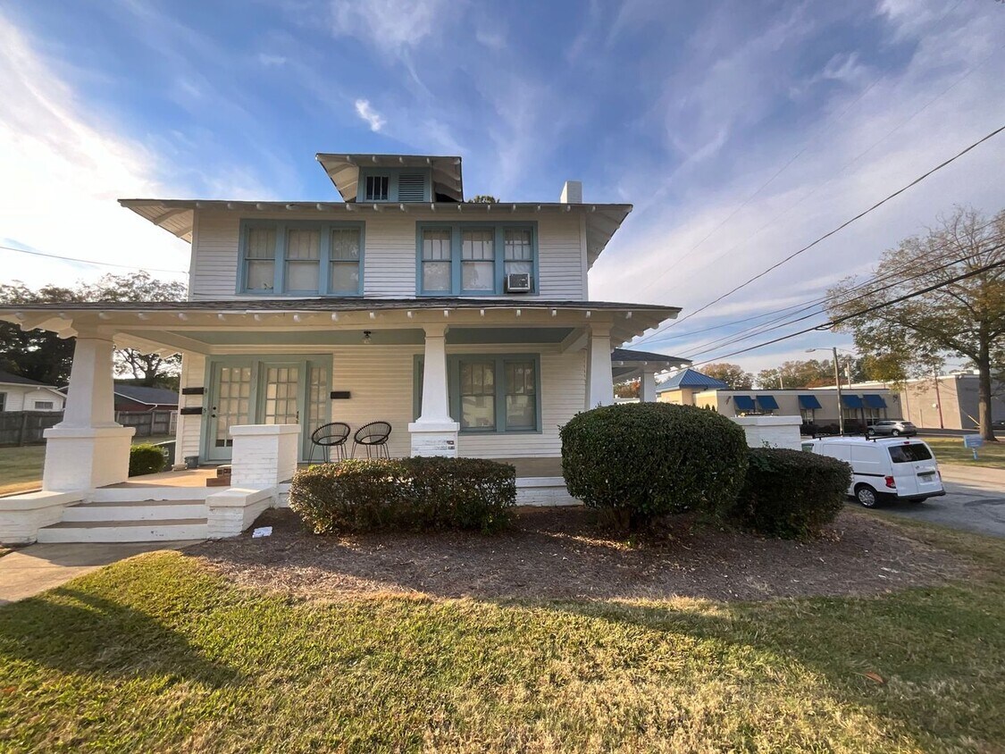 747 Park Ave Unit 808 Dewey Street, Greensboro, NC 27405 Room for