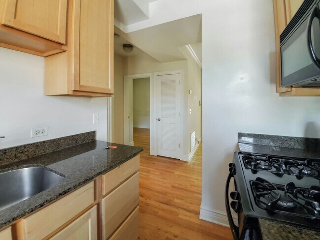 Foto del edificio - 1208 W Waveland Ave