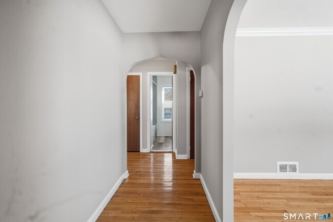 Foto del edificio - 1735 Ella T Grasso Blvd