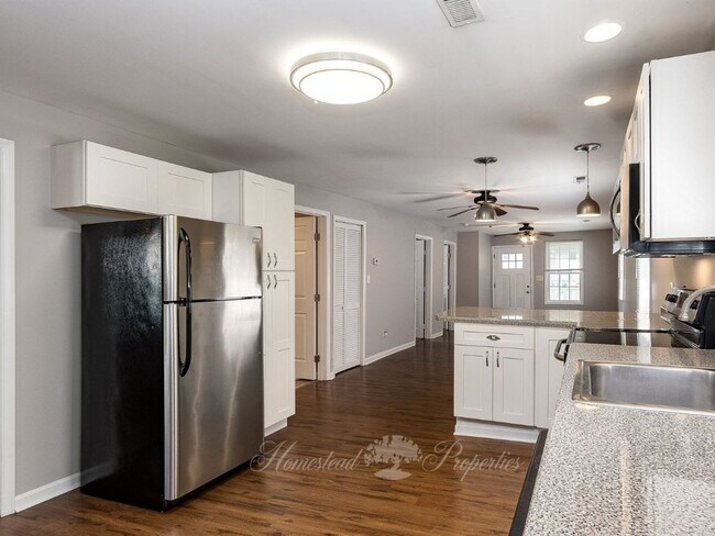 Foto del edificio - Updated 3 Bedroom / 2 Bath Home on Lamont